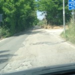 Dissesti stradali a Giugliano, ma davanti alla Nato la strada è asfaltata. La denuncia di un cittadino (VIDEO)