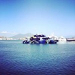 Un'opera d'arte galleggiante: il Guilty approda a Napoli (FOTO)