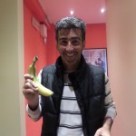 Tutti con la banana in mano: Napoli per Dani Alves, l'iniziativa della Radiazza
