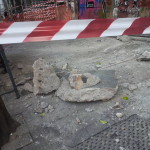 Scampata tragedia in Piazza Bellini: crolla un balcone sui passanti