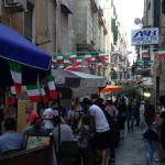Bandiere e maxischermo: così ai Quartieri Spagnoli si tifa per l'Italia - e non solo (FT)