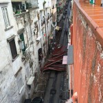 Bomba d'acqua nel napoletano, Portici in ginocchio: sventrato un palazzo, un ferito (FT)