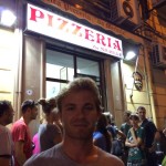 Il pilota Nico Rosberg a Napoli: tour di tutte le pizzerie. "Quella di Michele è stratosferica!" (FOTO)