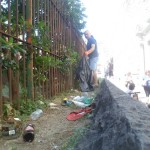 Finalmente ripuliti i giardinetti di Santa Chiara sommersi di rifiuti da oltre due settimane