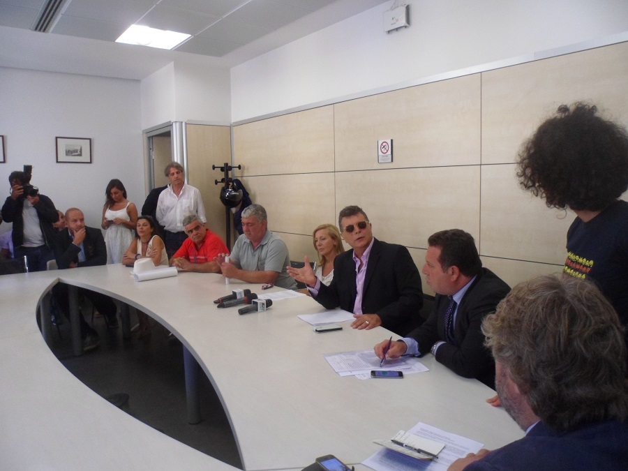 Una foto della conferenza stampa con Vincenzo Esposito