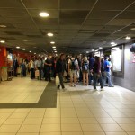 Stazione Garibaldi, una donna si sente male: la metro si blocca