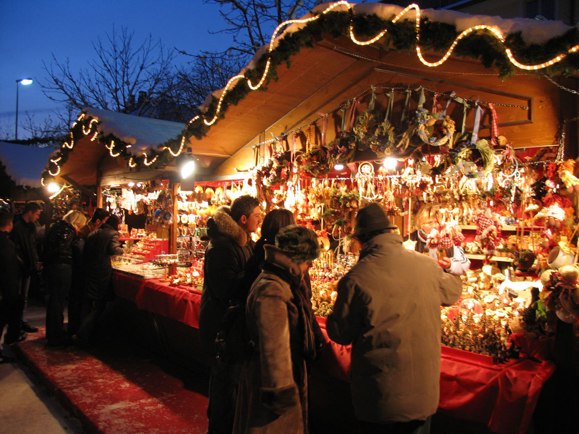 Oviesse Decorazioni Natalizie.Mercatini Di Natale A Napoli Saranno In 27 Quartieri Ecco Quali