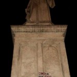 Dante contro Renzi: ecco la protesta degli studenti con i monumenti (FT)