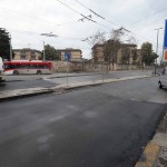 Papa a Napoli: Calata Capodichino asfaltata a metà