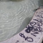 Fontana Monteoliveto di nuovo vandalizzata