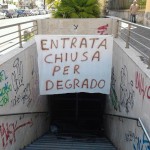 Sesso in strada: i cittadini di Fuorigrotta chiudono il sottopassaggio della Metro