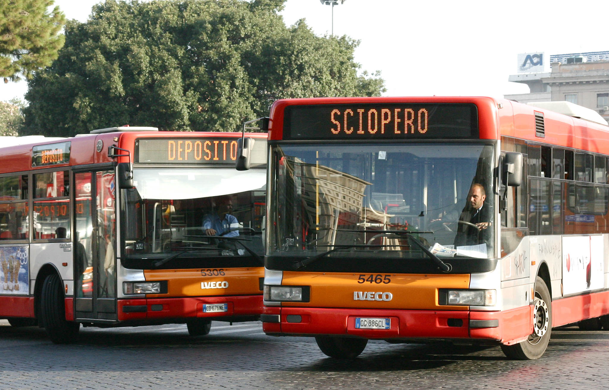 Sciopero trasporti, a Napoli disagi per gli utenti di metro, bus e tram