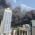 Nuovo incendio a Napoli, una colonna di fumo si alza a Gianturco (VIDEO)