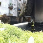 Napoli, rifiuti in fiamme: colonne di fumo visibili anche a distanza