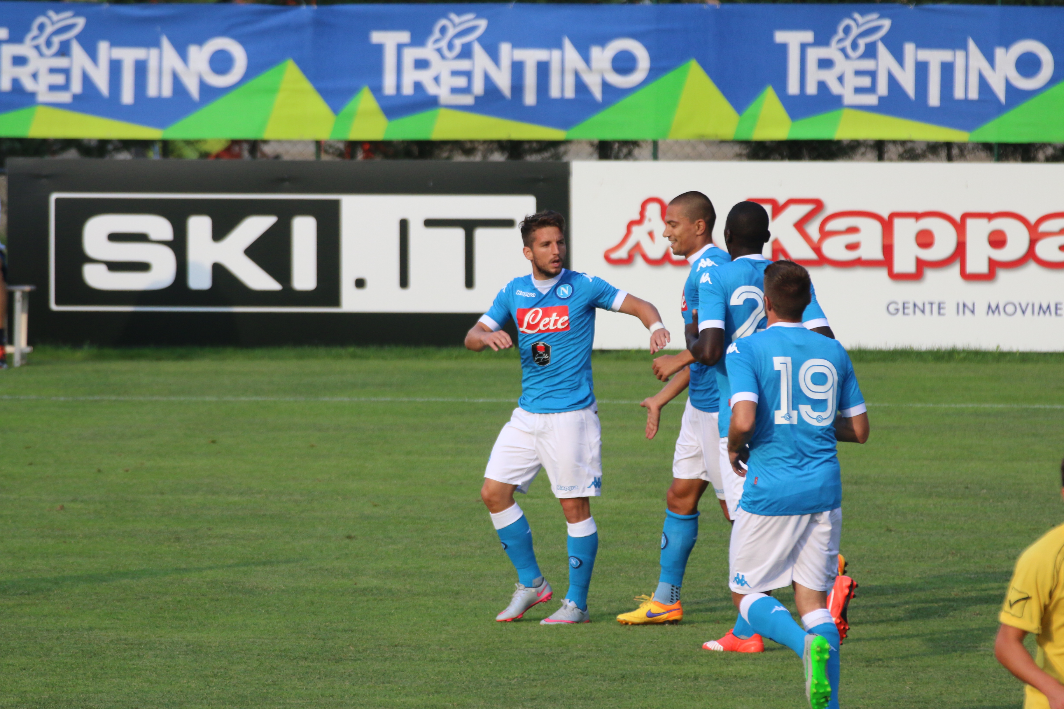 Mertens Festeggiamenti Napoli partita Dimaro Anaune