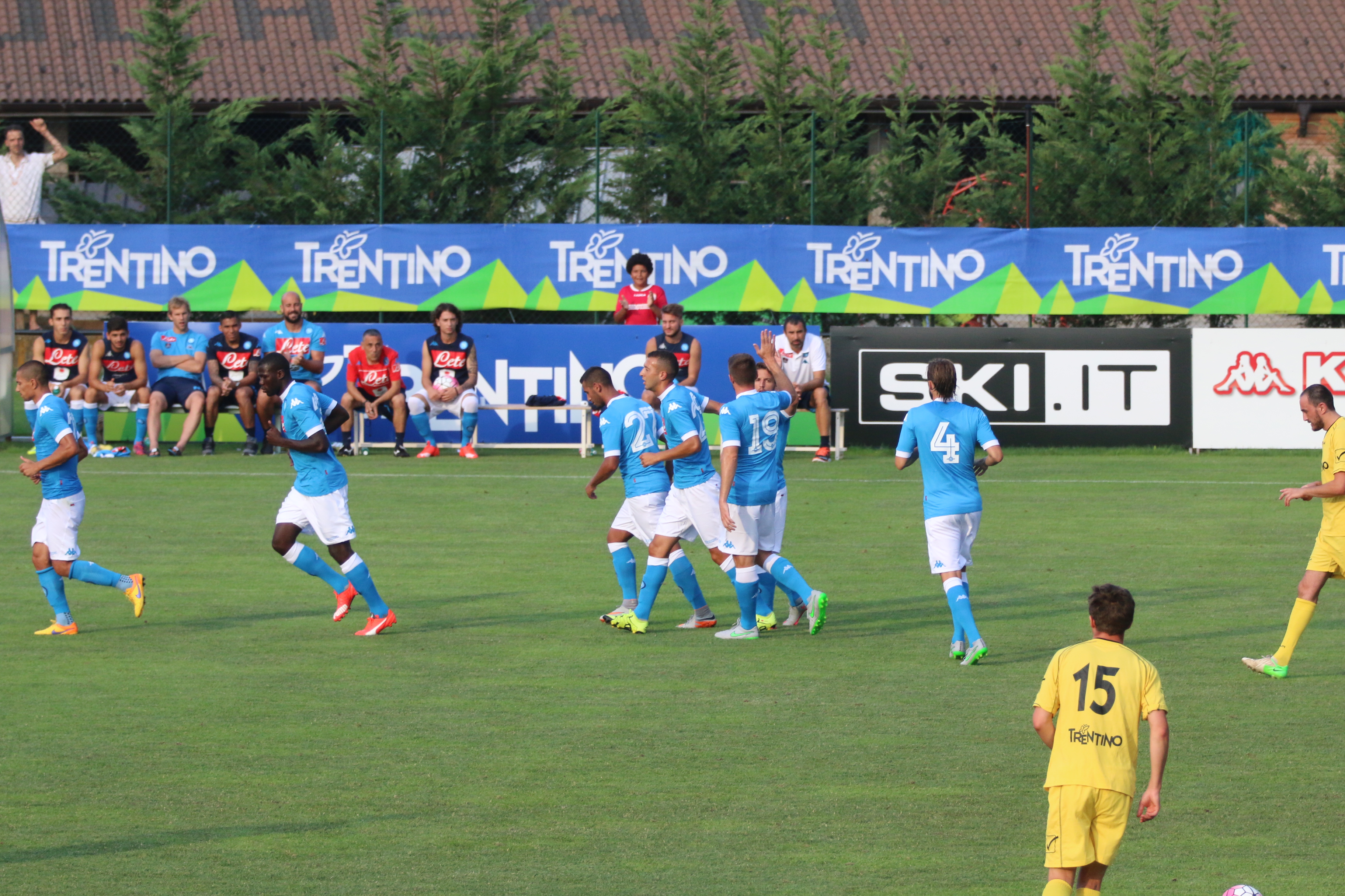 Mertens festeggiamenti Napoli partita Dimaro Anaune