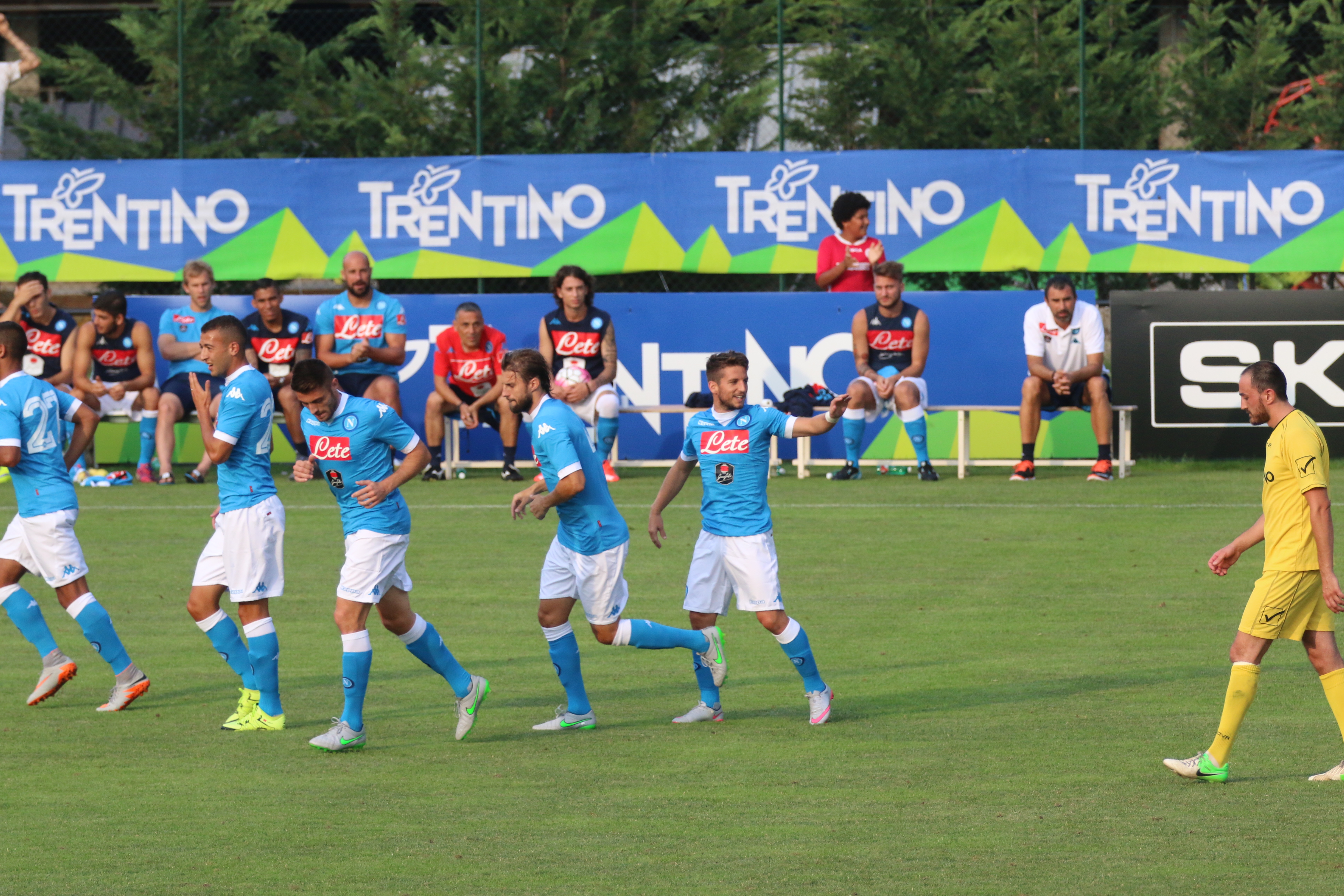 Mertens festeggiamenti Napoli partita Dimaro Anaune