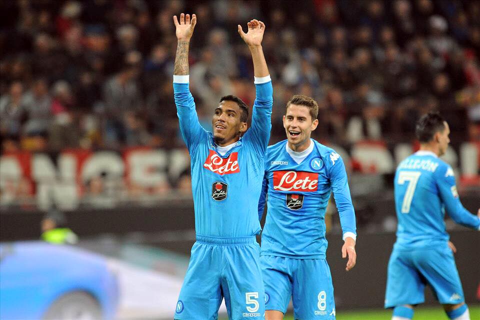 Milan Napoli 0-4: azzurri padroni a San Siro. Show del Napoli a San Siro contro il Milan travolto da un 0-4 e contestato duramente dai propri tifosi