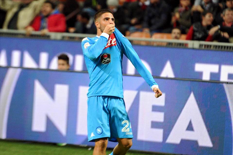 Milan Napoli 0-4: azzurri padroni a San Siro. Show del Napoli a San Siro contro il Milan travolto da un 0-4 e contestato duramente dai propri tifosi