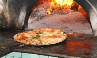 L'accensione del forno olimpico dà il via alle Olimpiadi della pizza