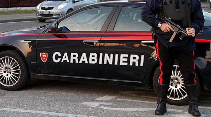 Una 'staffetta' dalla Campania alla Sicilia per lo spaccio di stupefacenti serviva per far scattare gli allarmi in caso di controlli durante trasporto