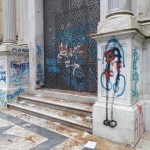 Chiesa di Santa chiara imbrattata da atti vandalici gratutiti