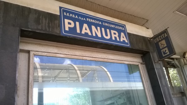 Voragine a Pianura, treni Circumflegrea fermi da due ore