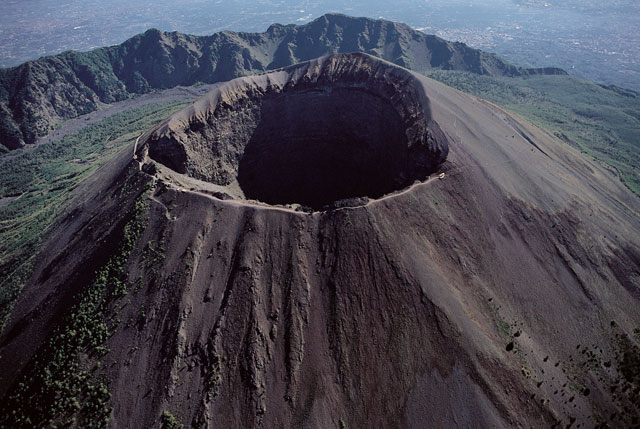 Boom di turisti in Campania nel 2019, 756mila ingressi al Vesuvio