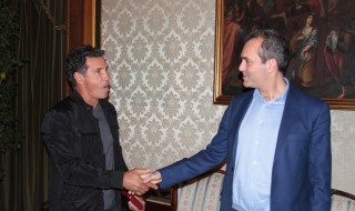 Careca fa visita al sindaco Luigi de Magistris, per l'ex bomber azzurro la Medaglia della città