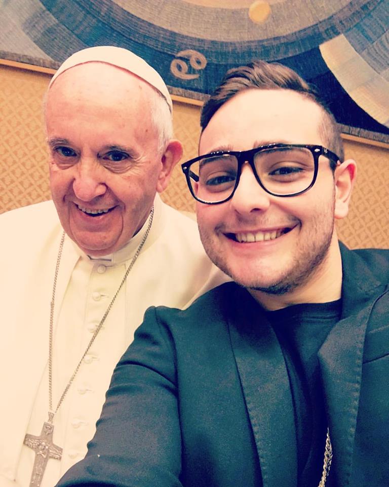 Un selfie con Papa Francesco per Rocco Hunt