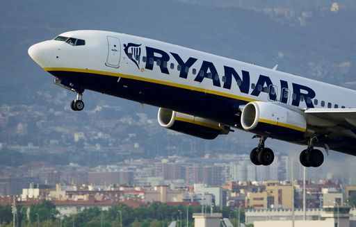 Ryanair cerca personale: appuntamento a Napoli il 30 giugno