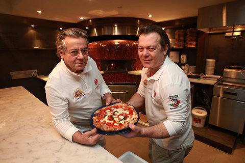 La storica pizzeria Starita ha aperto a Milano