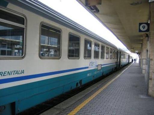 Linea 2 della Metro Napoli chiusa per un suicidio