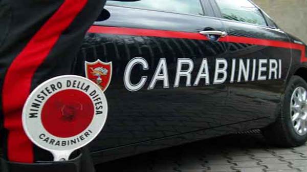 Carabinieri intercettano pacco con 4 chili di marijuana a Napoli