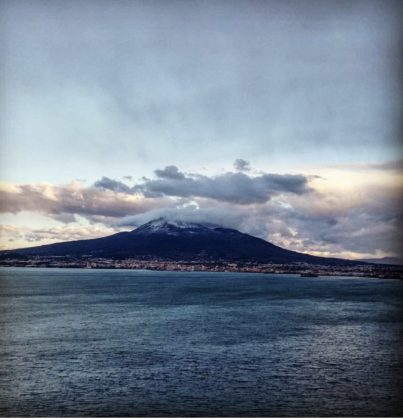 Meteo Napoli, neve sul Vesuvio e temperature ancora in calo