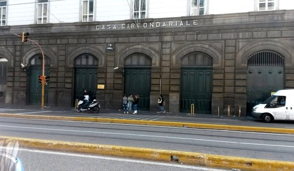 Napoli, dai domiciliari al carcere dopo un furto e due evasioni