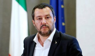 Salvini conquista anche i simboli dell'antisalvinismo
