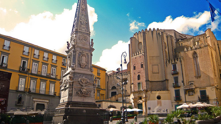 San Domenico Maggiore, lunedì 23 gennaio presentazione dell’antologia “Cartoline da Napoli”