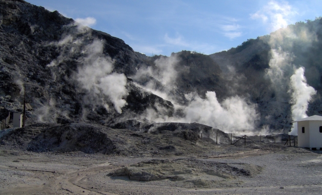 Ingv: probabilità di eruzione Campi Flegrei è relativamente bassa