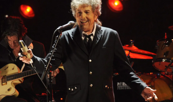 Bob Dylan accusato di molestie sessuali: "Avevo 12 anni"