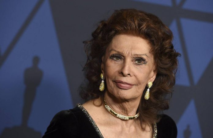 Sophia Loren cade e si frattura l'anca nella sua casa a Ginevra
