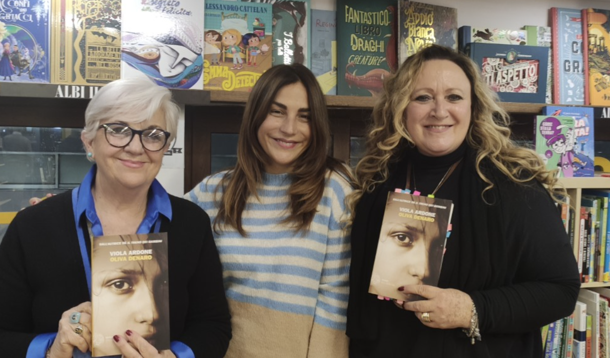 Libreria Raffaello - Viola Ardone presenta “Oliva Denaro”