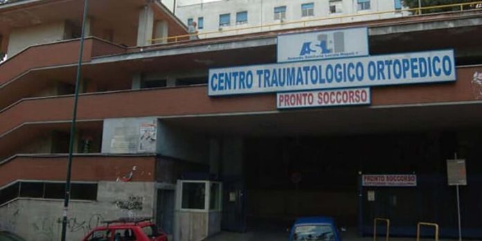 In ospedale a Napoli sputi ed aggressioni in pronto soccorso