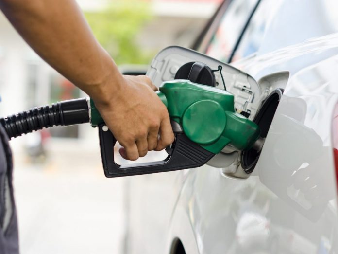 Benzina, prezzo medio esposto nei distributori