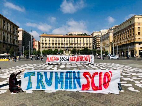 Protesta pacifisti a Napoli: 