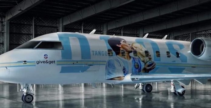 Un aereo per Maradona: omaggio al Pibe de oro
