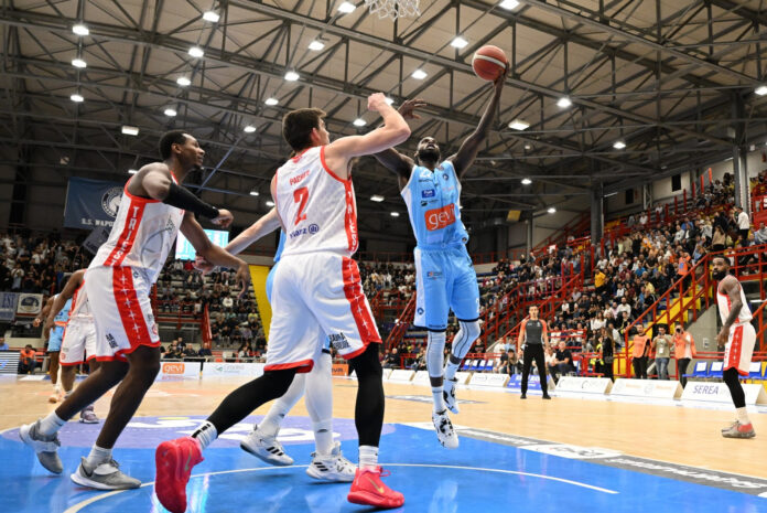Gevi Napoli Basket-Pallacanestro Trieste 92-95
