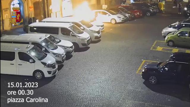 Incendi appiccati in centro a Napoli, arrestato 58enne a Milano
