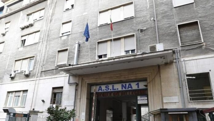 Sovraffollamento negli ospedali di Napoli, stop ai ricoveri programmati