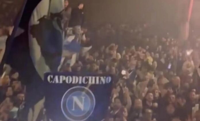 Calcio Napoli, 10mila tifosi per l'arrivo della squadra a Capodichino